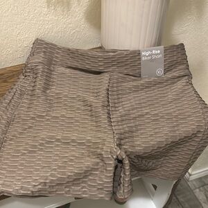 🆕FOREVER 21 High-Rise Biker Shorts - Tan